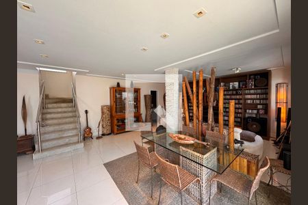 Sala de casa de condomínio à venda com 3 quartos, 220m² em Vargem Pequena - Quadra D, Rio de Janeiro