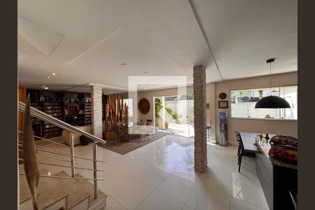 Sala de casa de condomínio à venda com 3 quartos, 220m² em Vargem Pequena - Quadra D, Rio de Janeiro