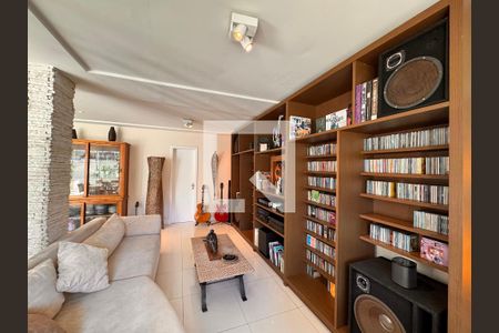 Sala de casa de condomínio à venda com 3 quartos, 220m² em Vargem Pequena - Quadra D, Rio de Janeiro