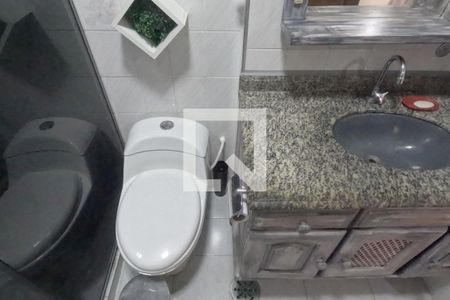 Banheiro de apartamento para alugar com 1 quarto, 47m² em Embaré, Santos