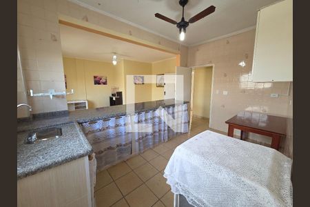 Cozinha de apartamento para alugar com 2 quartos, 82m² em Vila Tupi, Praia Grande