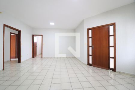 Sala de casa para alugar com 4 quartos, 250m² em Santa Mônica, Uberlândia