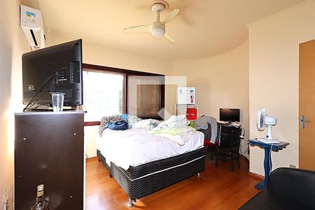 Suíte de casa à venda com 7 quartos, 300m² em Jardim Itu, Porto Alegre