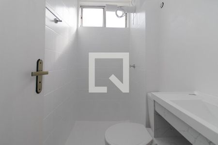 Banheiro de apartamento para alugar com 1 quarto, 48m² em Camaquã, Porto Alegre