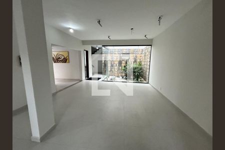 Sala 1 de casa para alugar com 8 quartos, 461m² em Bento Ribeiro, Rio de Janeiro