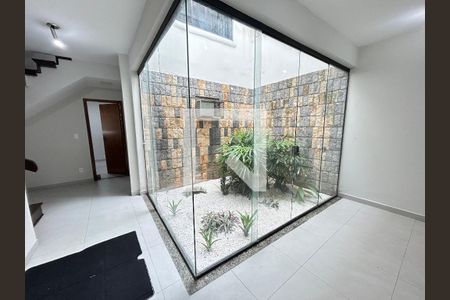 Detalhe da sala 1 de casa para alugar com 8 quartos, 461m² em Bento Ribeiro, Rio de Janeiro