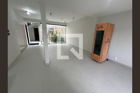 Sala 1 de casa para alugar com 8 quartos, 461m² em Bento Ribeiro, Rio de Janeiro