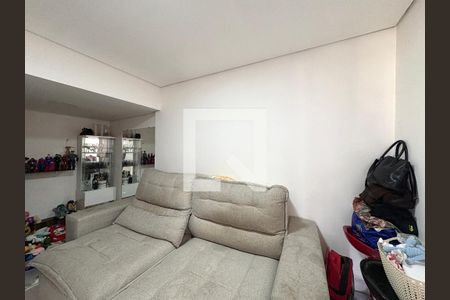 Sala de casa à venda com 3 quartos, 270m² em Vila Serralheiro, São Paulo