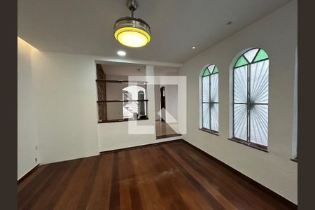 Casa à venda com 4 quartos, 327m² em Vila Valqueire, Rio de Janeiro