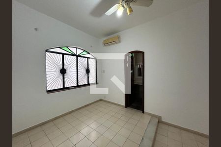 Casa à venda com 4 quartos, 327m² em Vila Valqueire, Rio de Janeiro