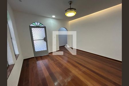 Casa à venda com 4 quartos, 327m² em Vila Valqueire, Rio de Janeiro
