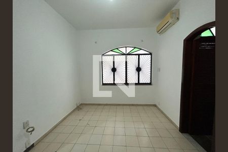 Casa à venda com 4 quartos, 327m² em Vila Valqueire, Rio de Janeiro