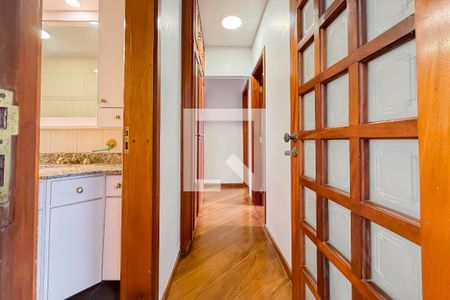 Corredor de apartamento à venda com 3 quartos, 110m² em Vila Monumento, São Paulo