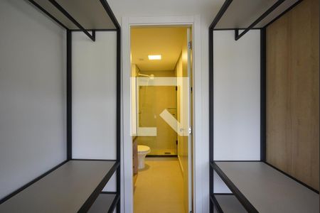 Banheiro de kitnet/studio para alugar com 1 quarto, 38m² em Partenon, Porto Alegre