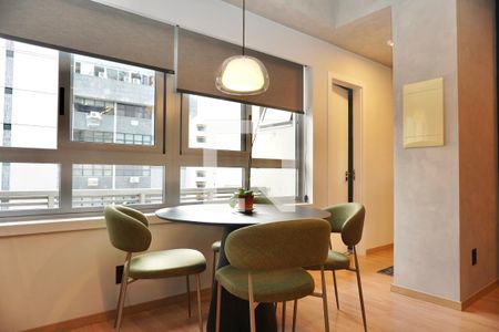 Sala  de kitnet/studio para alugar com 1 quarto, 44m² em Funcionários, Belo Horizonte