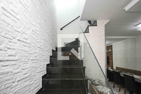 Escada de casa de condomínio para alugar com 2 quartos, 68m² em Chácara Belenzinho, São Paulo