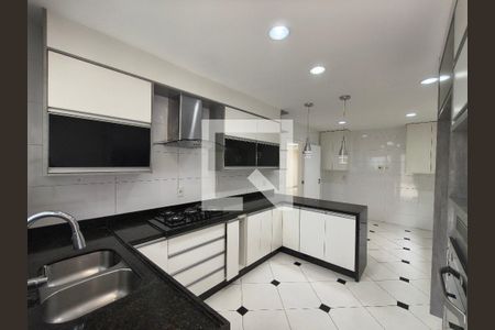 Casa de Condomínio para alugar com 5 quartos, 300m² em Taquara, Rio de Janeiro