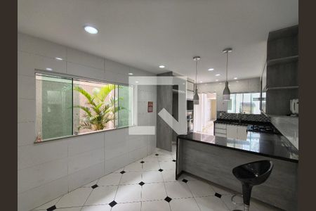 Casa de Condomínio para alugar com 5 quartos, 300m² em Taquara, Rio de Janeiro