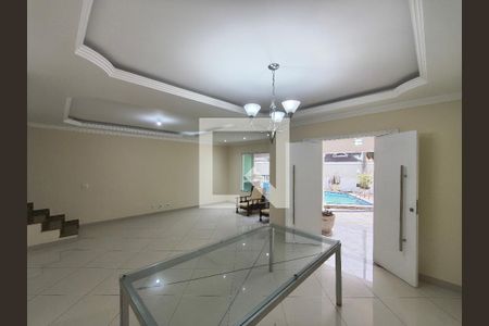 Casa de Condomínio para alugar com 5 quartos, 300m² em Taquara, Rio de Janeiro