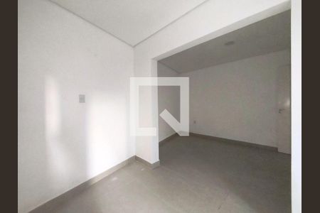 Casa à venda com 3 quartos, 180m² em Vila Ema, São Paulo