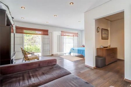 Casa à venda com 4 quartos, 329m² em Granja Julieta, São Paulo