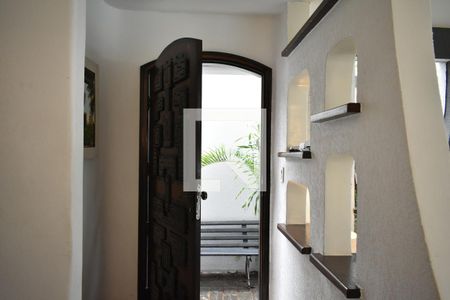 Entrada de casa para alugar com 3 quartos, 295m² em Chácara Inglesa, São Paulo