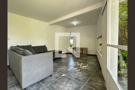 Sala de casa para alugar com 3 quartos, 210m² em  Campeche, Florianópolis