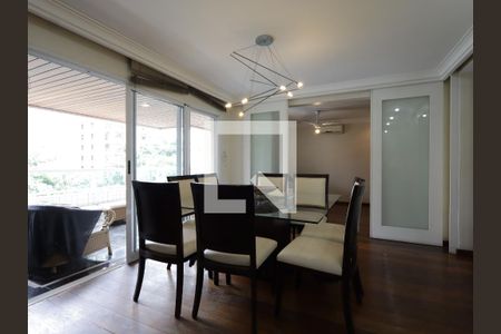 Sala de apartamento à venda com 3 quartos, 168m² em Real Parque, São Paulo