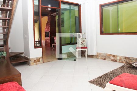 Casa para alugar com 4 quartos, 350m² em Jardim Excelcior, Cabo Frio