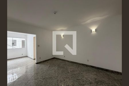 Sala de casa à venda com 3 quartos, 116m² em Vila Claudia, São Paulo