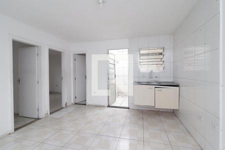 Sala/Cozinha de casa para alugar com 2 quartos, 49m² em Jardim das Camelias, São Paulo