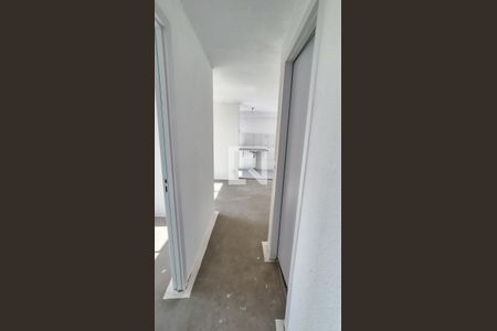 Corredor de apartamento para alugar com 2 quartos, 44m² em Vila Kosmos, Rio de Janeiro