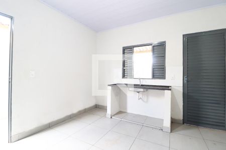 Sala/Cozinha de casa para alugar com 1 quarto, 45m² em Jardim Ipanema, Uberlândia