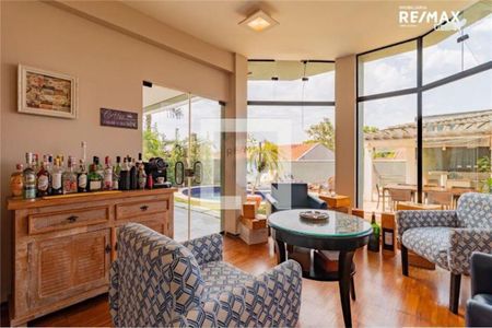 Casa à venda com 4 quartos, 452m² em Morada dos Pinheiros (Aldeia da Serra), Barueri