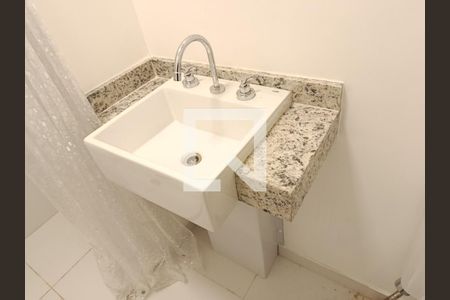 Banheiro de kitnet/studio para alugar com 1 quarto, 25m² em Pinheiros, São Paulo