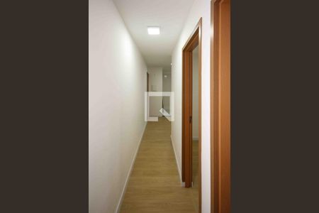 Corredor de apartamento para alugar com 2 quartos, 45m² em Cidade São Mateus, São Paulo