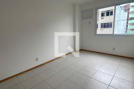 Quarto 3 de apartamento para alugar com 3 quartos, 88m² em Jardim Vinte E Cinco de Agosto, Duque de Caxias
