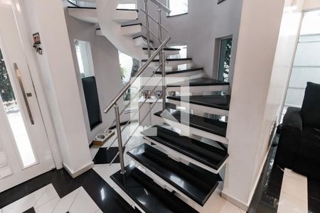 Escada acesso quartos de casa à venda com 3 quartos, 360m² em Parque Assuncao, Taboão da Serra