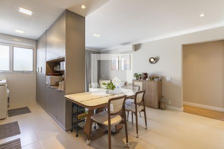 Cozinha de apartamento à venda com 2 quartos, 74m² em Cambuí, Campinas