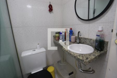 Banheiro da Suíte 1 de casa de condomínio para alugar com 2 quartos, 61m² em Vila Ema, São Paulo