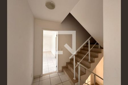 Escada de casa de condomínio para alugar com 4 quartos, 300m² em Vargem Pequena, Rio de Janeiro