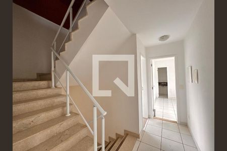 Escada de casa de condomínio para alugar com 4 quartos, 300m² em Vargem Pequena, Rio de Janeiro