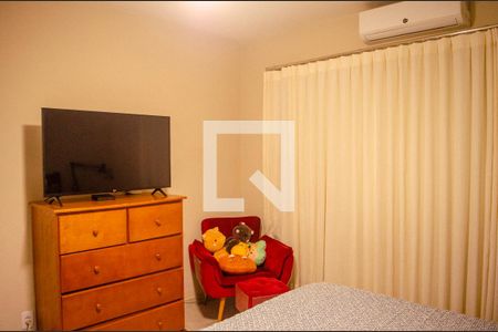Casa à venda com 5 quartos, 560m² em Parque Acalanto, Goiânia