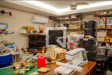 Casa à venda com 5 quartos, 560m² em Parque Acalanto, Goiânia