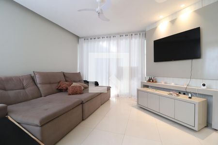 Sala de casa de condomínio para alugar com 3 quartos, 319m² em Jardim Inconfidência, Uberlândia