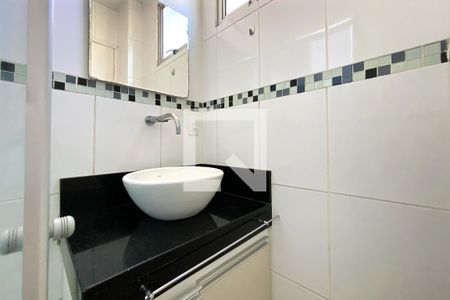 Banheiro da Suíte 1 de apartamento à venda com 2 quartos, 60m² em Estoril, Belo Horizonte