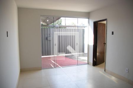Sala 01 de casa para alugar com 3 quartos, 180m² em Crimeia Leste, Goiânia