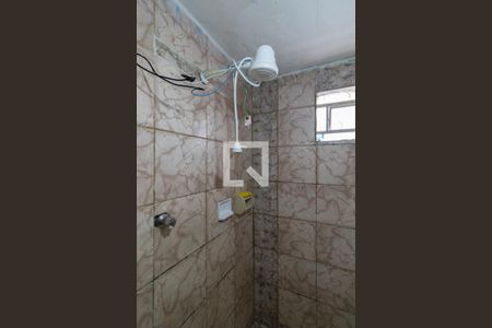 Banheiro de casa para alugar com 2 quartos, 70m² em Jardim Senice, São Paulo