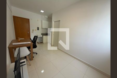 Sala e cozinha  de kitnet/studio para alugar com 1 quarto, 27m² em Águas Claras, Brasília