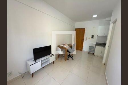 Sala e cozinha  de kitnet/studio para alugar com 1 quarto, 27m² em Águas Claras, Brasília